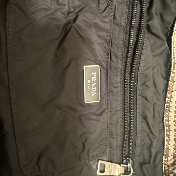 Authentic Prada nylon print tote bag with leather strap - Picture 4 of 4